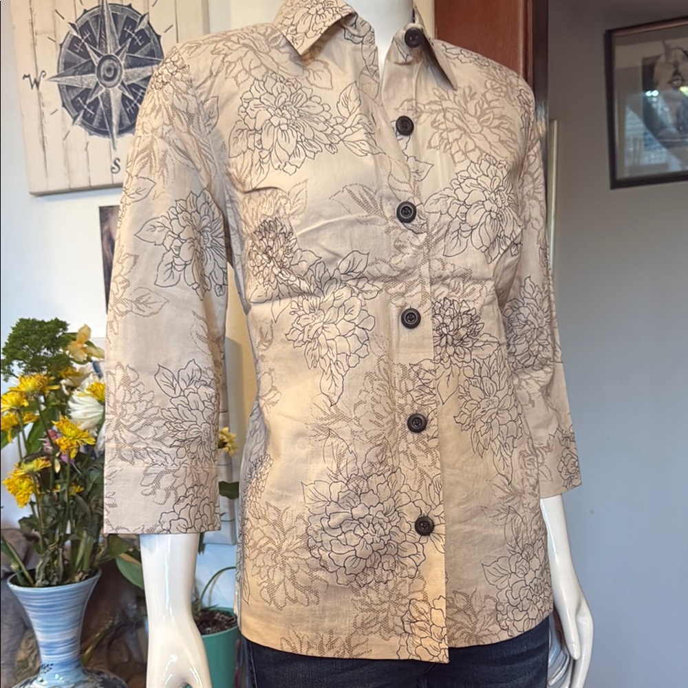 NWT northern reflections size small Floral Button-Up Shirt